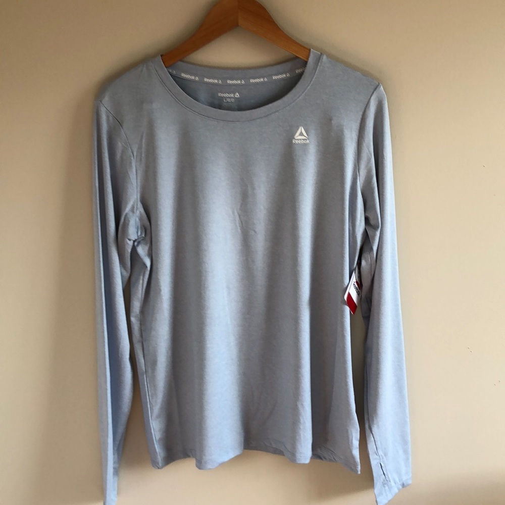 🔥 10 for $100 🔥 Reebok athletic long sleeve tee with thumb holes pastel blue